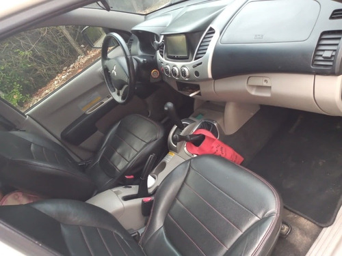 Imagem 5 de 8 de Mitsubishi L200 2011 3.2 Triton Hpe Cab. Dupla 4x4 Aut. 4p