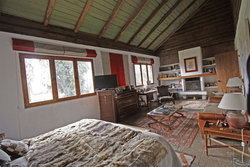 Oportunidad Casa Estilo Campo En 10.000 M2. Con Caballerizas