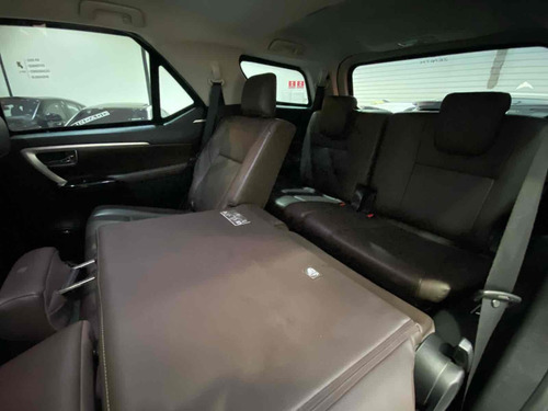 Toyota Hilux SW4 2.8 SRX 4X4 7 LUGARES 16V TURBO INTERCOOLER DIESEL 4P AUTOMÁTICO
