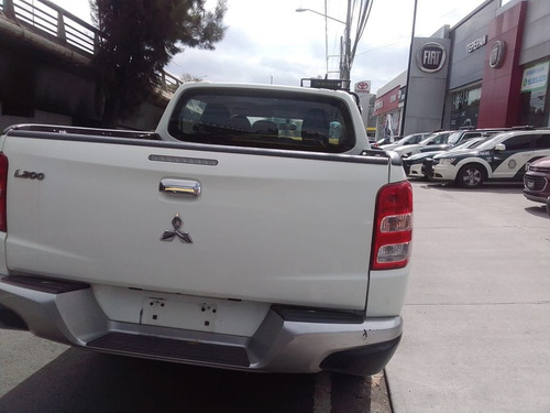 Imagen 4 de 6 de Mitsubishi L200 2018 2.4 Cabina Doble 4x2 Mt