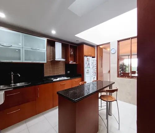 Se Alquila Hermoso Apartamento Duplex En Menga, Quinto Piso Con Ascensor