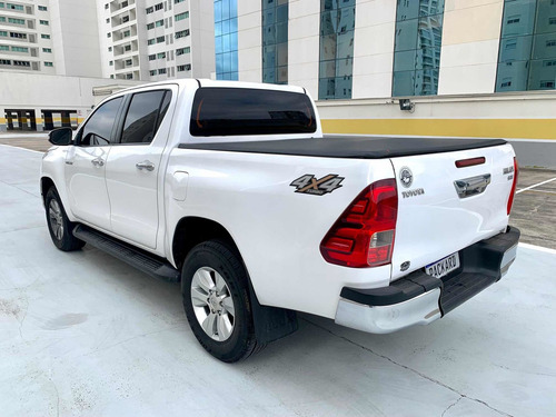 Imagem 3 de 14 de Toyota Hilux 2.8 Tdi Srv Cd 4x4 Aut. - 2017 - Impecável
