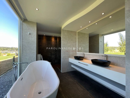 Imagen 19 de 30 de Venta De Espectacular Casa De 4 Dormitorios En Pueblo Mio