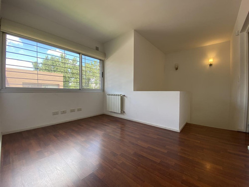 Casa De 3 Dormitorios En Venta Con Parrillero -aldea Fisherton