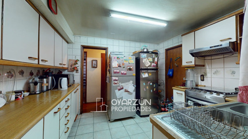 Casa Con Amplios Espacios, 5 Dormitorios, Terreno De 300 M2