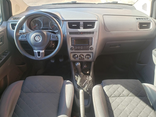 Imagen 8 de 15 de Volkswagen Suran Highline 1.6 - Modelo 2015. Con 99.200 Km