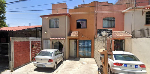 Casa En Remate Bancario En C. Cofradía De San Miguel, Cuautitlán Izcalli, Edo. Mex (60% Descuento, Excelente Plusvalía) ¡gran Oportunidad De Inversión! - Sk12