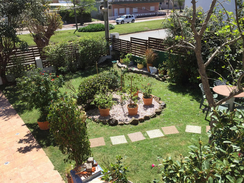 Casas En Piriapolis En Alquiler Con Gran Parque Arbolado Y Barbacoa