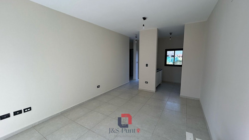 Duplex En Brisas De Manantiales .