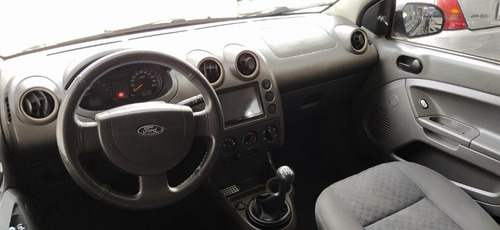 Imagem 12 de 14 de Ford Fiesta 2007