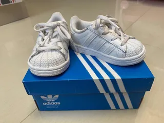 tenis adidas brillantes