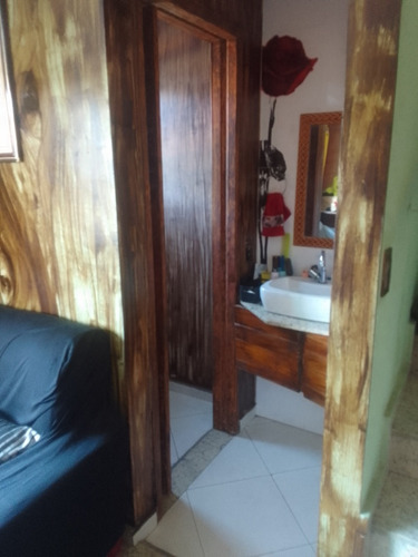 Excelente Sobrado Com Três Quartos,três Banheiros Uma Suite
