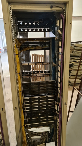 Imagen 3 de 6 de Rack 40 Unidades Usado Impecable Con Varios Accesorios