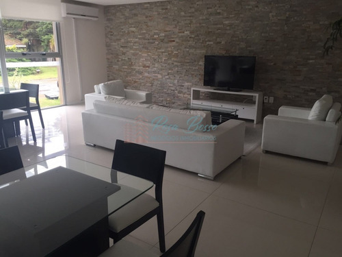Apartamento En Brava, 2 Dormitorios *- Ref: 4752