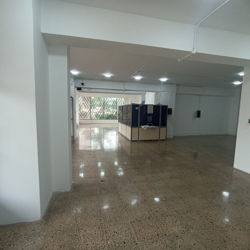 Imagen 3 de 12 de Vendo Local Comercial Excelente Ubicación Puerto La Cruz Calle Sucre Edo Anzoategui Vzla.