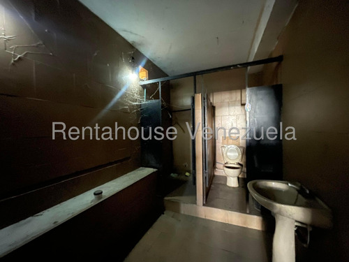 Excelente Galpón Con Locales Y Terreno En Venta En El Centro De Maracay Listo Para Comenzar A Operar En Su Negocio Nela 25-14082