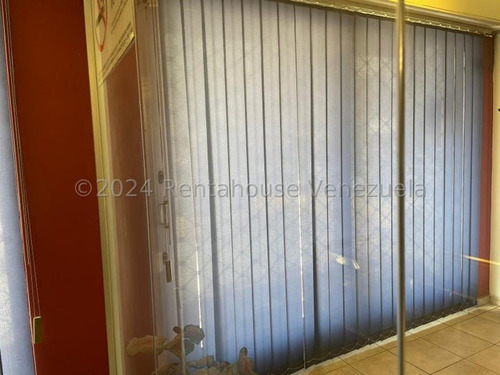 Local Comercial A Pie De Calle En Av. Rómulo Gallegos Del Marqués 24-25892 Cs