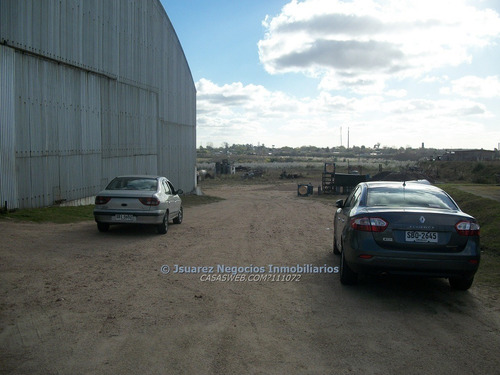 J.s Local Industrial Las Piedras
