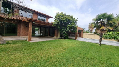 Imagen 2 de 29 de Casa En Venta En Condominio De 5 Dorm. Y Estar En Las Condes