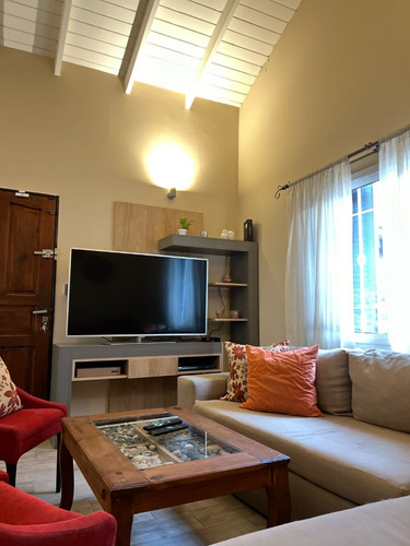 Casa 4 Dormitorios Con Pileta B° Natania Matienzo Cordoba
