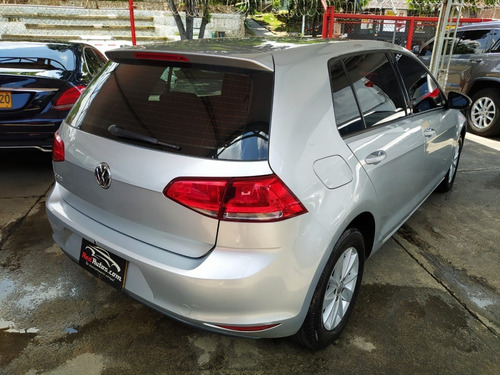 Volkswagen Golf 2015 Trendline Tp 1600cc R15