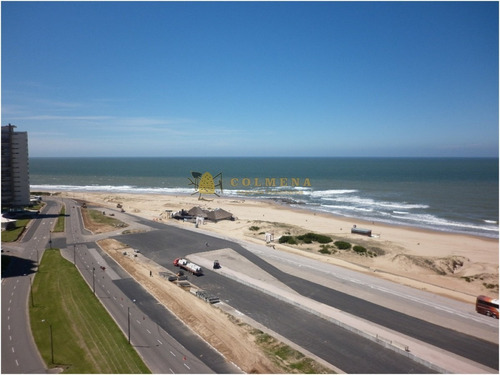 Excelente Ubicacion ,vista Directa Al Mar- Ref: 3825