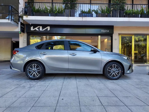 Kia Cerato 2.0 sx plus at6