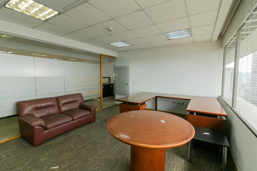 Oficina En Arriendo En Centro Internacional. Cod A1094008