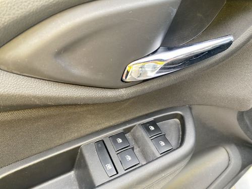Imagen 10 de 19 de Chevrolet Onix Ltz 1.4