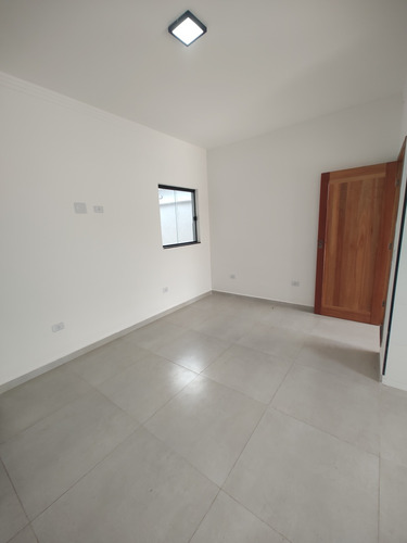 Casa Com Dois Quartos Sendo Uma Suíte, Piscina