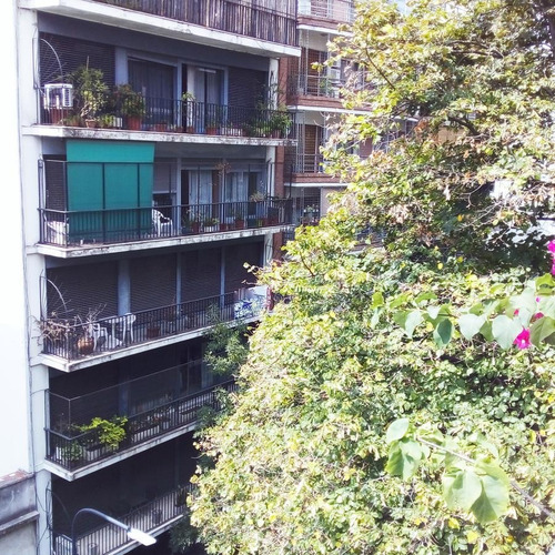 Impecable Departamento De 3 Ambientes Con Dependencia Y Cochera En Caballito
