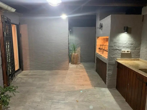 Casa De 4 Dormitorios Y 2 Baños