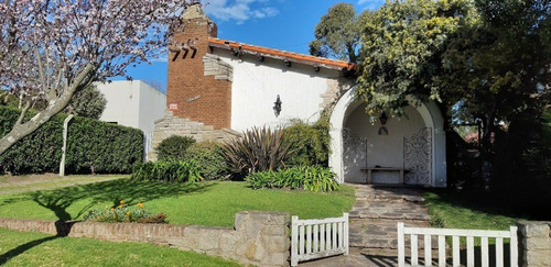 Imagen 2 de 18 de Chalet Clasico 6 De Ambientes En El Barrio Alfar Mar Del Plata