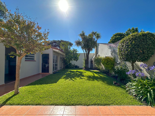 Casa En Venta En Banfield Oeste - Acepta Departamento En Parte De Pago!