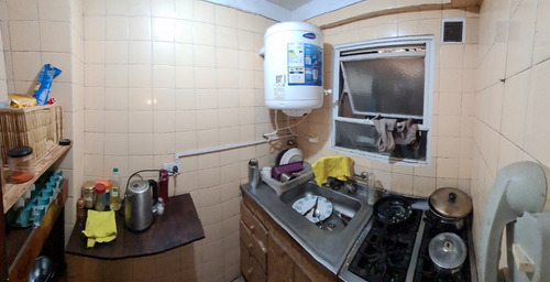 Rivadavia Al 8500 Y Mercedes, Floresta. Planta Baja Interno. Departamento De 2 Ambientes Con Patio Techado Rebatible. Superficie 40 M2. Bajas Expensas. Apto Profesional. Pintado Hace 3 Meses.