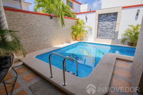 Casa · 4 Recámaras · Alberca · Centro · Sm12 · 350m2