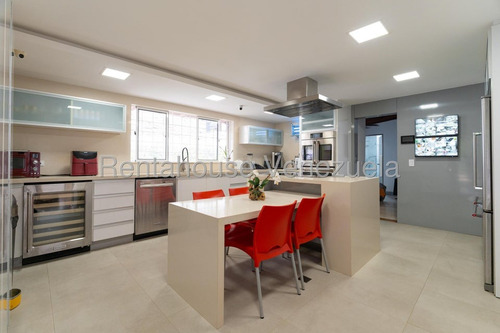 Se Ofrece En Venta Espectacular Y Hermosa Casa Quinta Ubicada En Los Geranios En El Hatillo