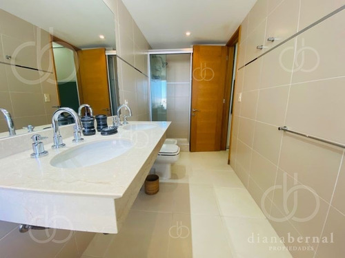 Imagen 11 de 17 de Venta De Apartamento 2 Dormitorios Con Vista Al Mar En Playa Mansa, Punta Del Este- Ref: 54462