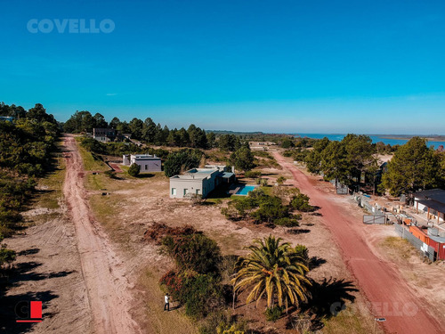 Terreno En Venta Barrio Privado En Carmelo, Médanos De Punta Gorda Casa Chic.