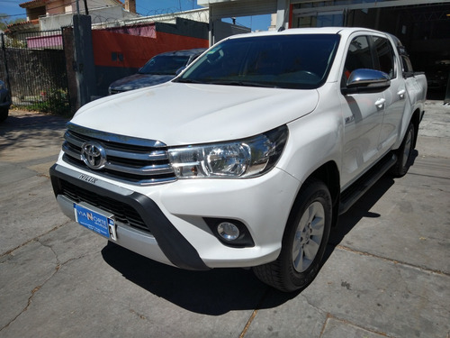 Imagen 3 de 10 de Toyota Hilux Srv 4x2 2017