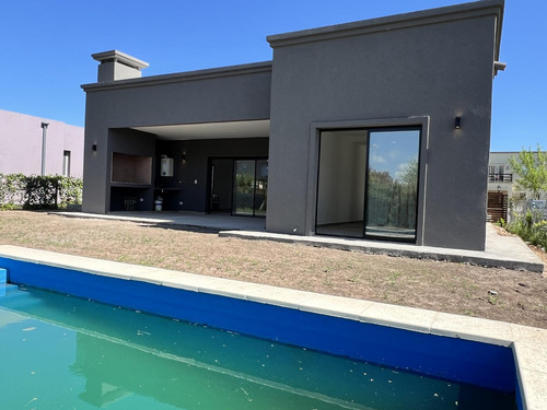 Casa En Venta En Barrio San Ramón, Pilar Del Este