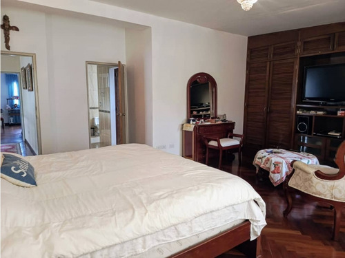 Casa Con Amplios Jardines En Urb Parque El Retiro, San Antonio
