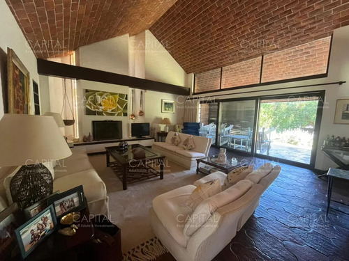Venta De Espectacular Casa En Barrio Golf