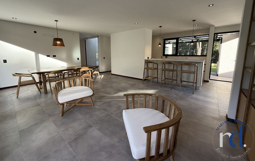 Casa En Venta 3 Dormitorios En Pinamar En Barrio Álamos
