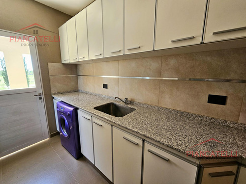 Venta De Casa En Terravista Con 4 Habitaciones