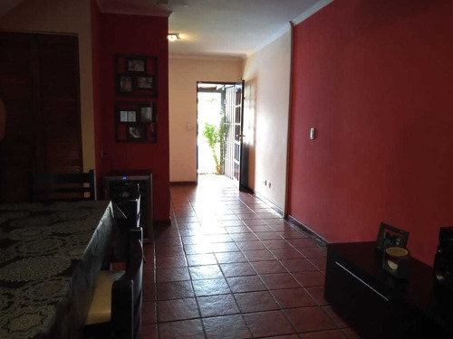 Imagen 2 de 14 de Triplex -4 Amb. 2 Dorm.-2 Baños-playroom-cochera-fdo. Libre