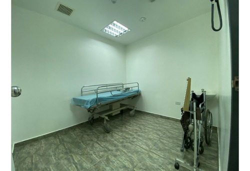 Venta De Clinica, La Campiña, Caracas - Equipada
