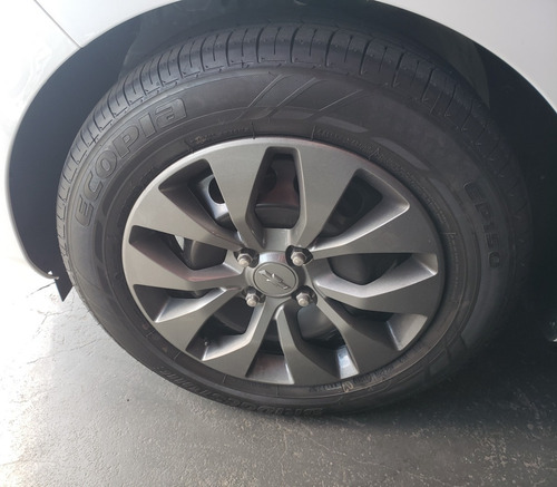 Imagem 9 de 10 de Onix Joy 1.0 Apenas 132 Km