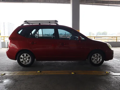 Kia Carens RONDO LX 2.0 MT 4X2 7 PSJ