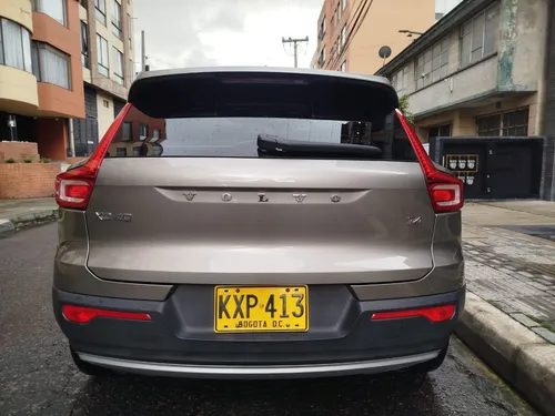 Volvo XC40 MONENTUM 2.0 TURBO AWD 2022